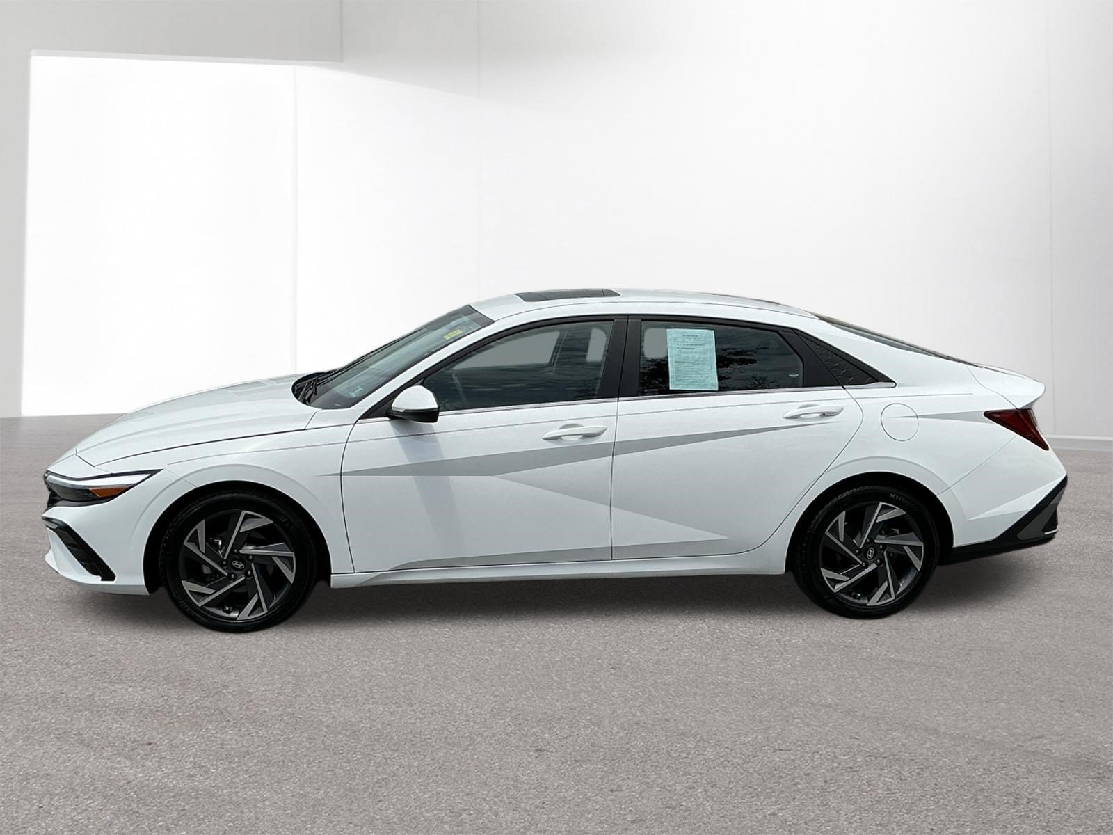 Used 2025 Serenity White Hyundai Limited image 6