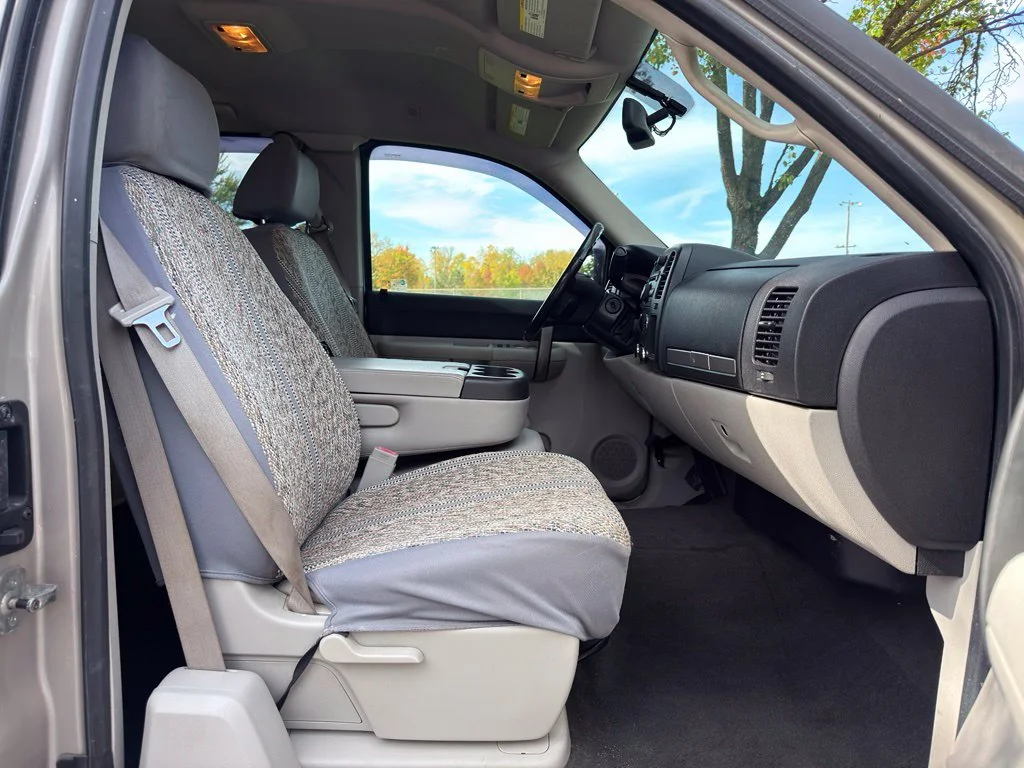 Used 2008 Silver Chevrolet LT image 26