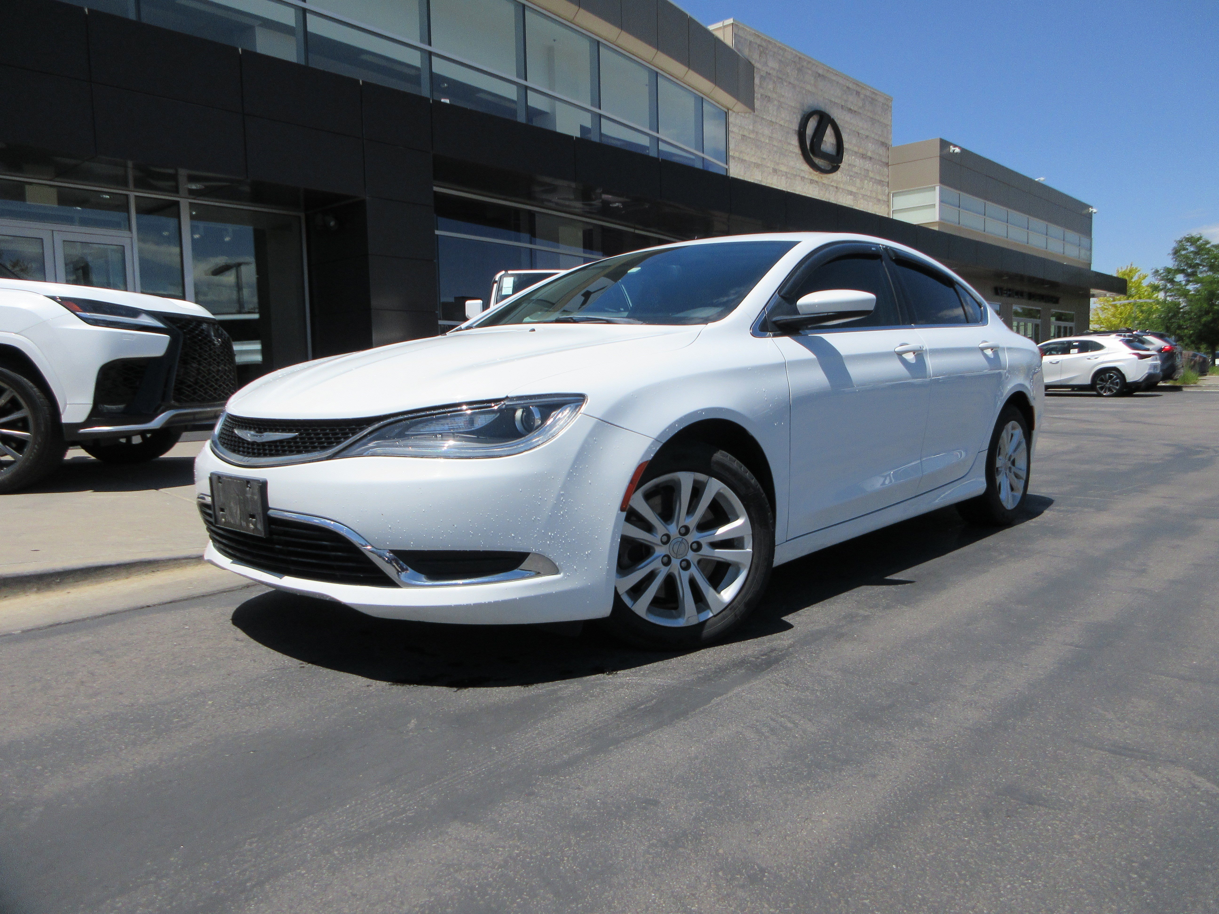 2016 Chrysler 200 Limited's photo