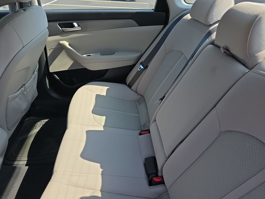 Used 2015 Blue Hyundai SE image 16