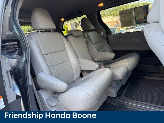 Used 2018 Gray Toyota XLE Premium image 46