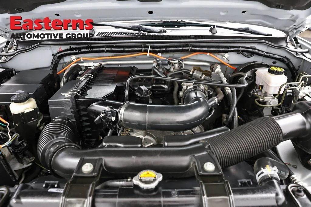 Used 2019 Silver Nissan S image 10
