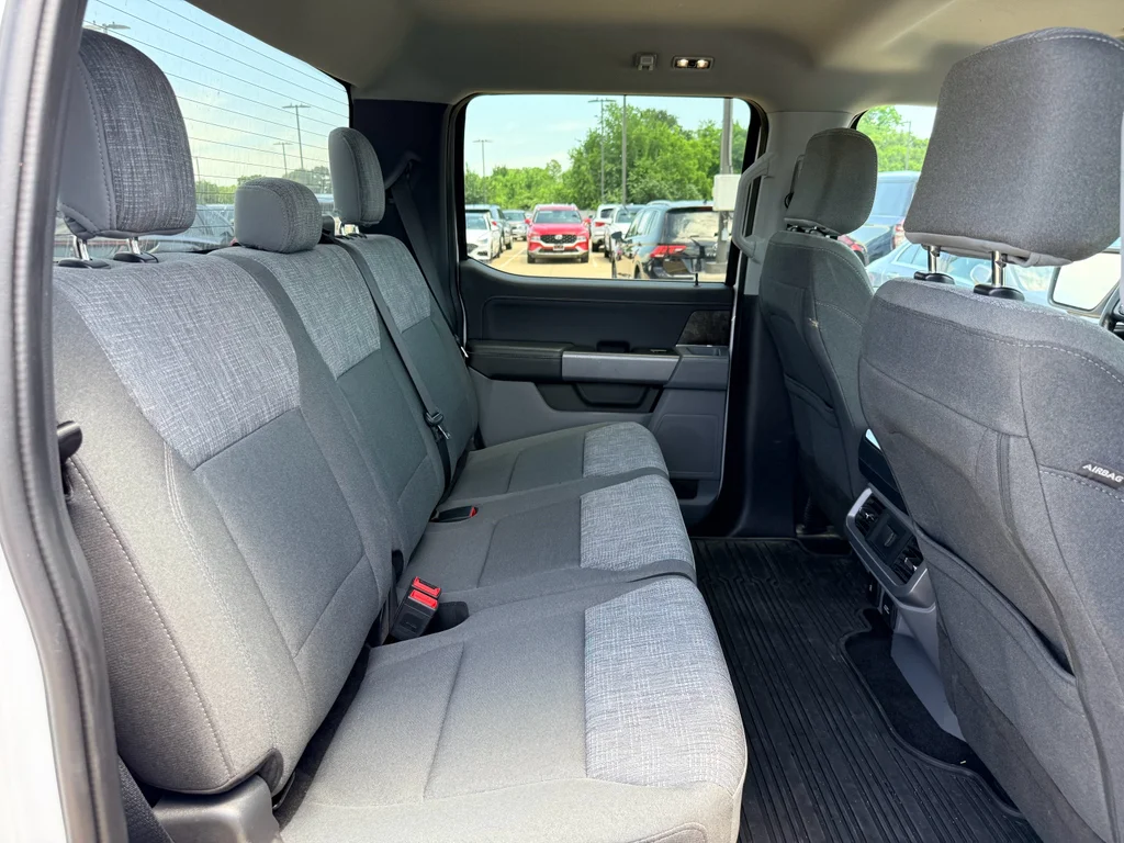 Used 2022 Oxford White Ford XLT image 26