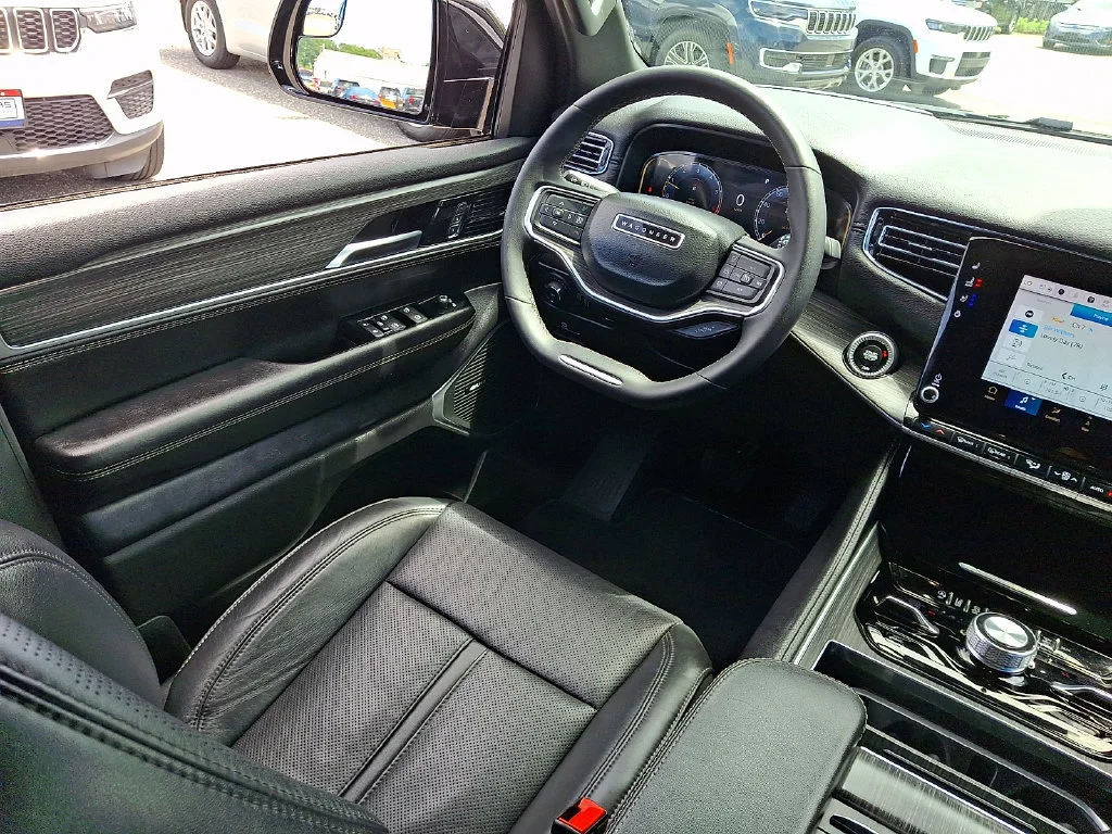 Used 2023 Diamond Black Crystal Pearlcoat Jeep Series III image 15