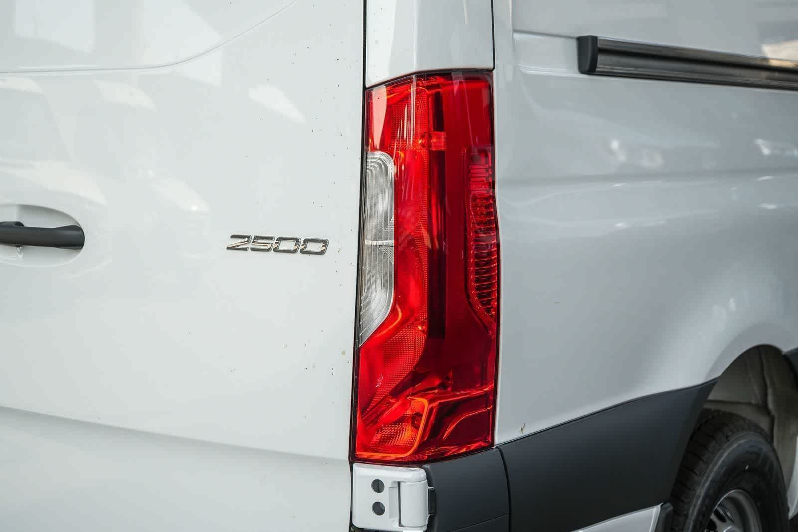 New 2026 Arctic White Mercedes-Benz Cargo 144WB Std Roof RWD 2.0L I4 Diesel Turbo SO image 10