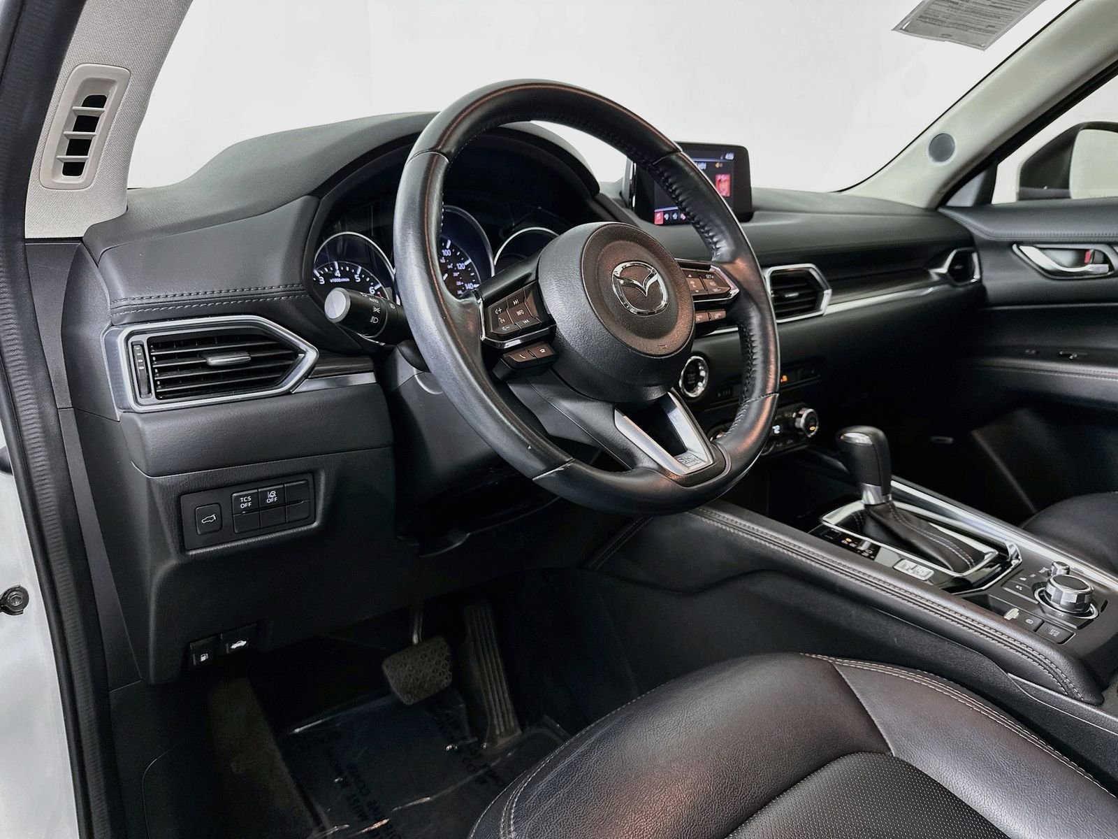 Used 2018 Snowflake White Pearl Mica Mazda Grand Touring One Owner LOW Miles Heated Seats image 9
