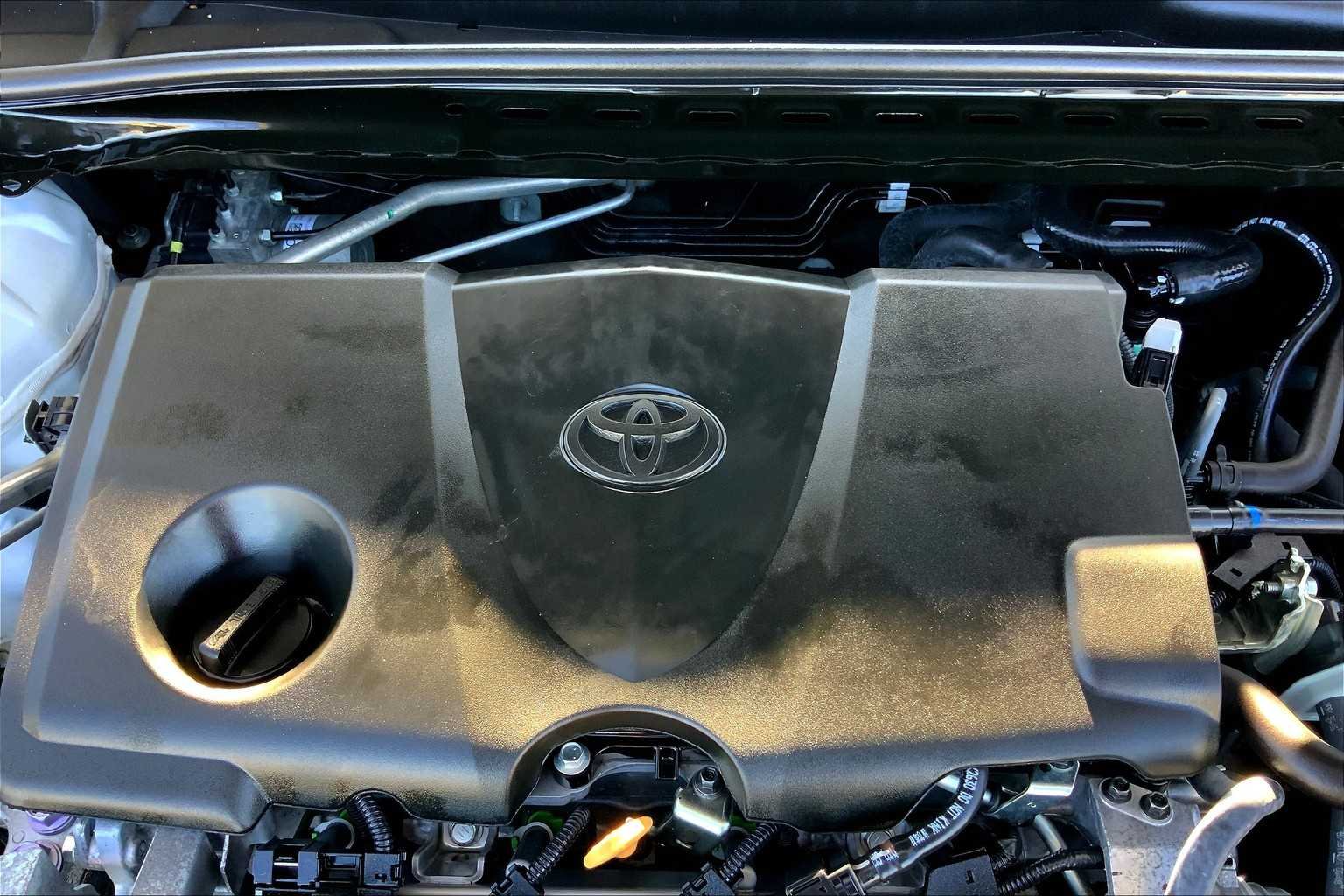 Used 2022 White Toyota SE image 31