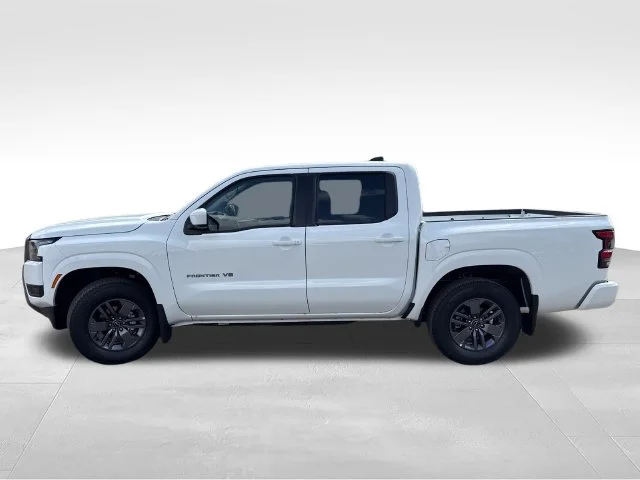 New 2027 Glacier White Nissan Crew Cab SV image 4