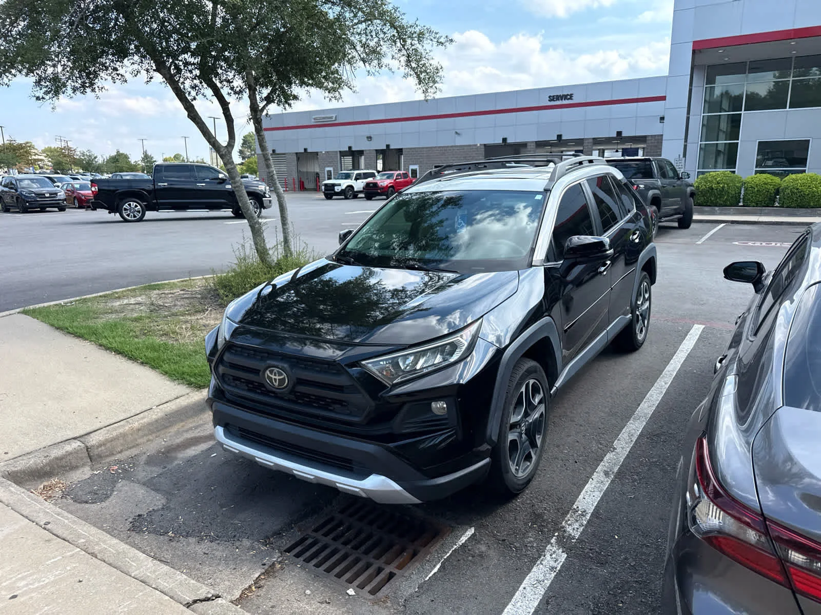 Used 2019 Midnight Black/Ice Edge Roof Toyota Adventure image 7