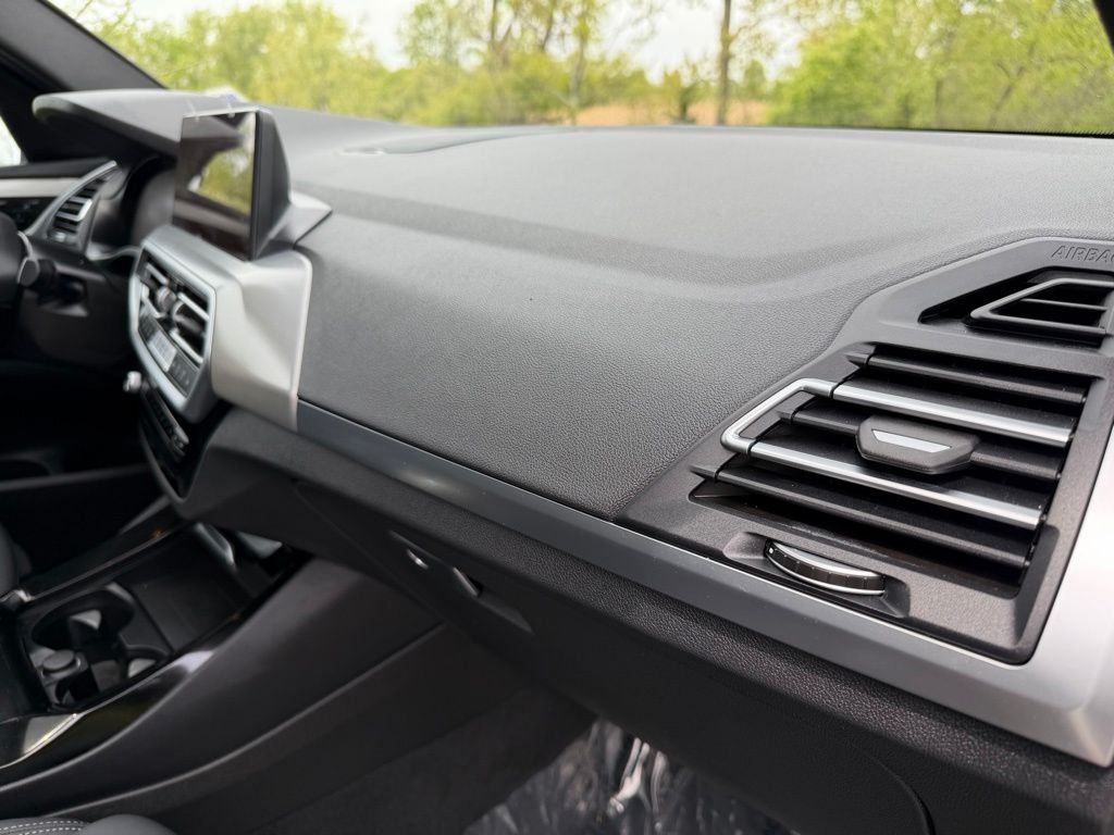 Used 2024 Gray BMW xDrive30i image 32