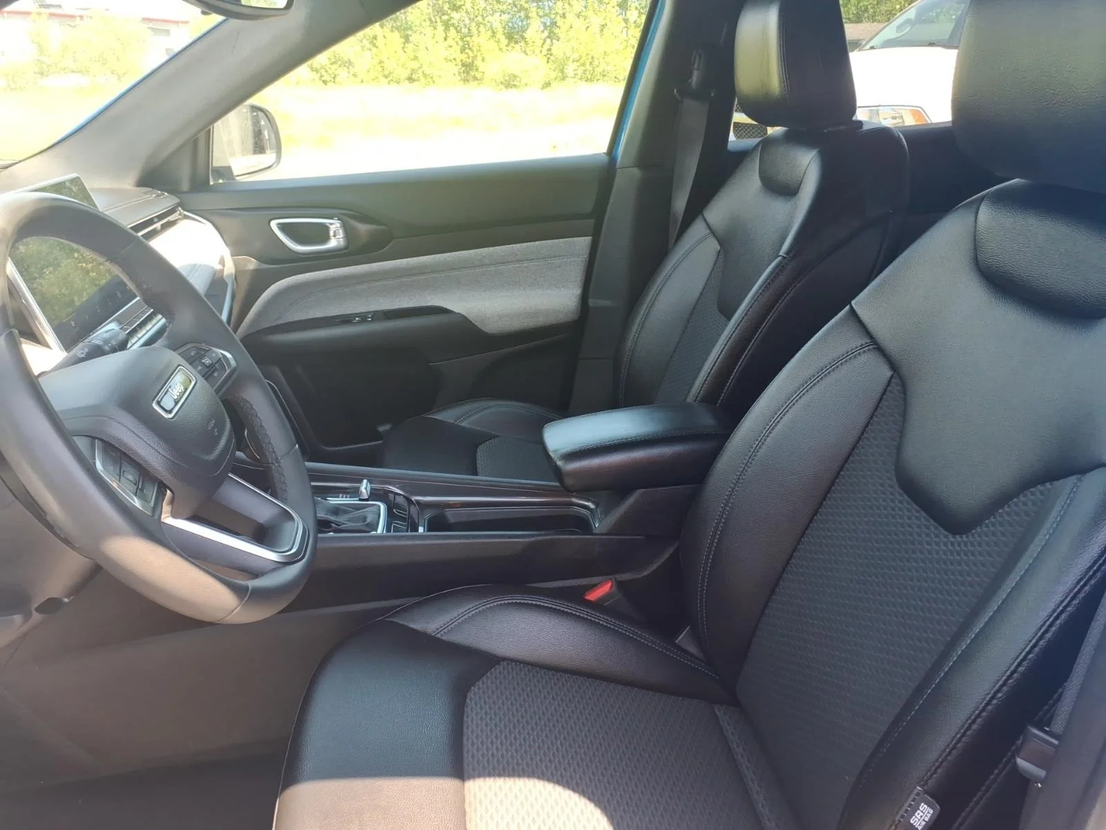 Used 2024 Blue Pearl Jeep Latitude image 14