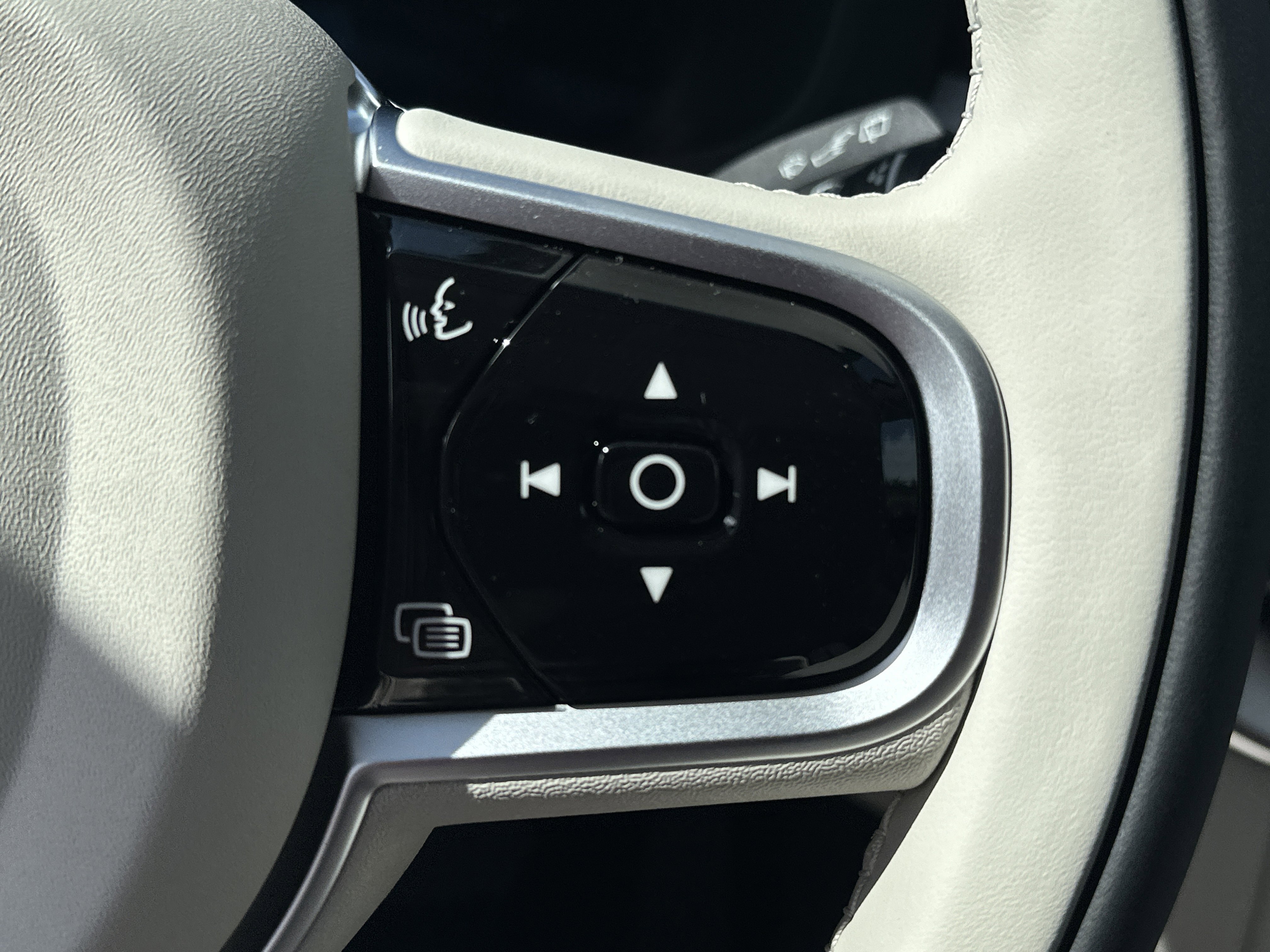 New 2026 Aurora Silver Volvo Ultra image 24