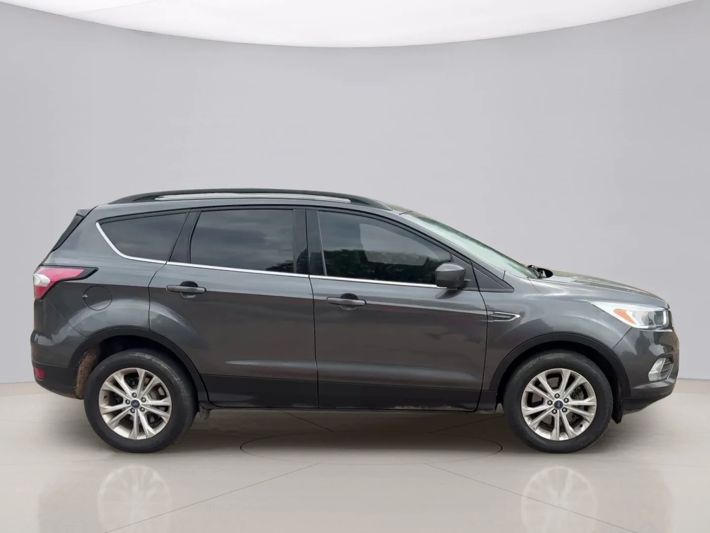 Used 2018 Gray Ford SE 4WD image 6
