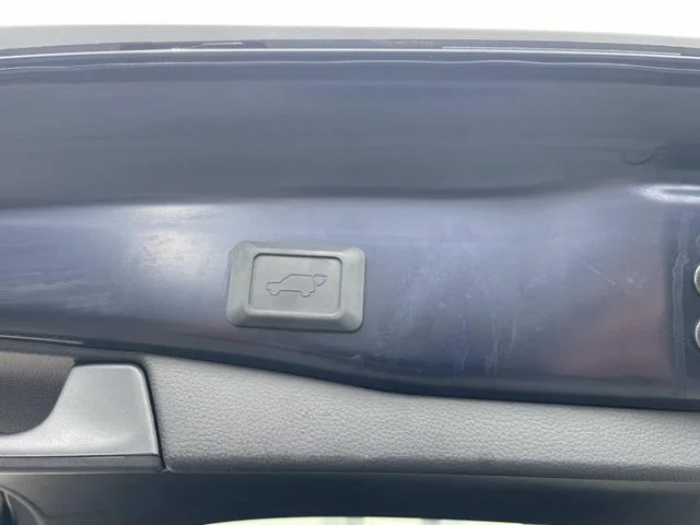 Certified Used 2025  Toyota XLE image 9