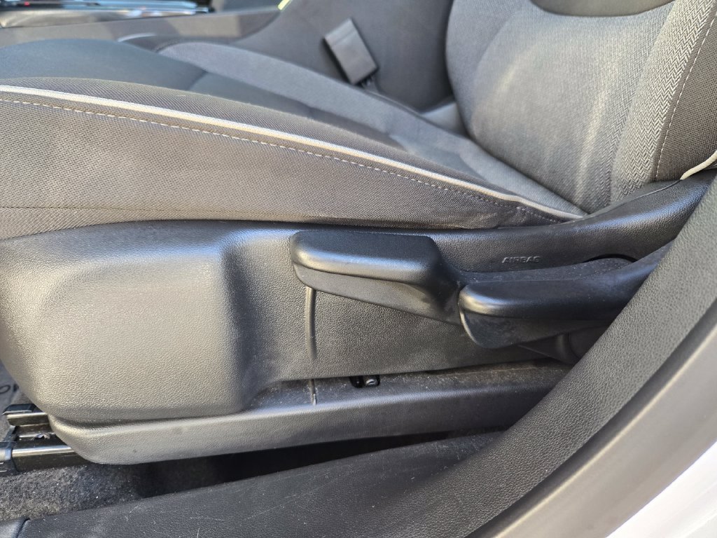 Used 2025 White Chevrolet LT image 12