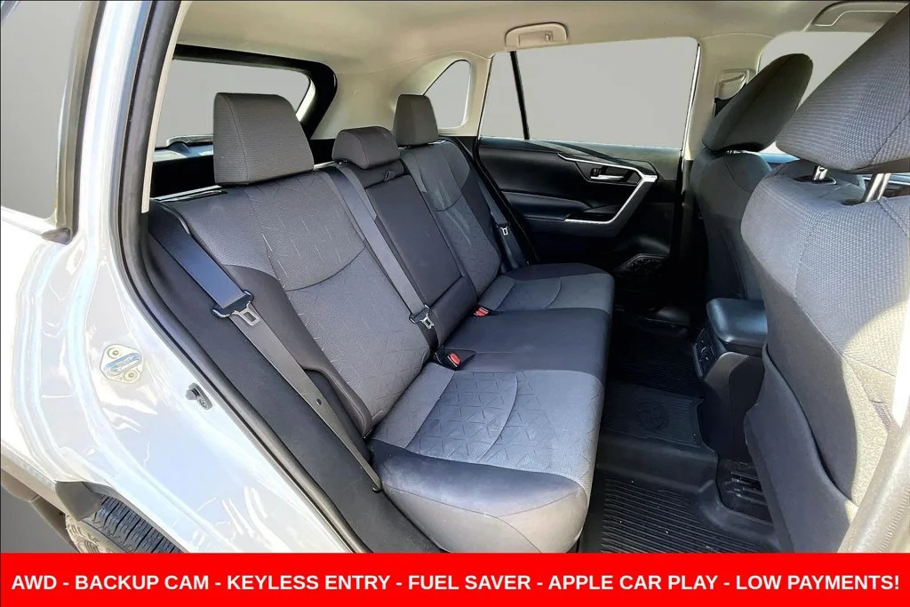 Used 2020 White Toyota XLE image 30