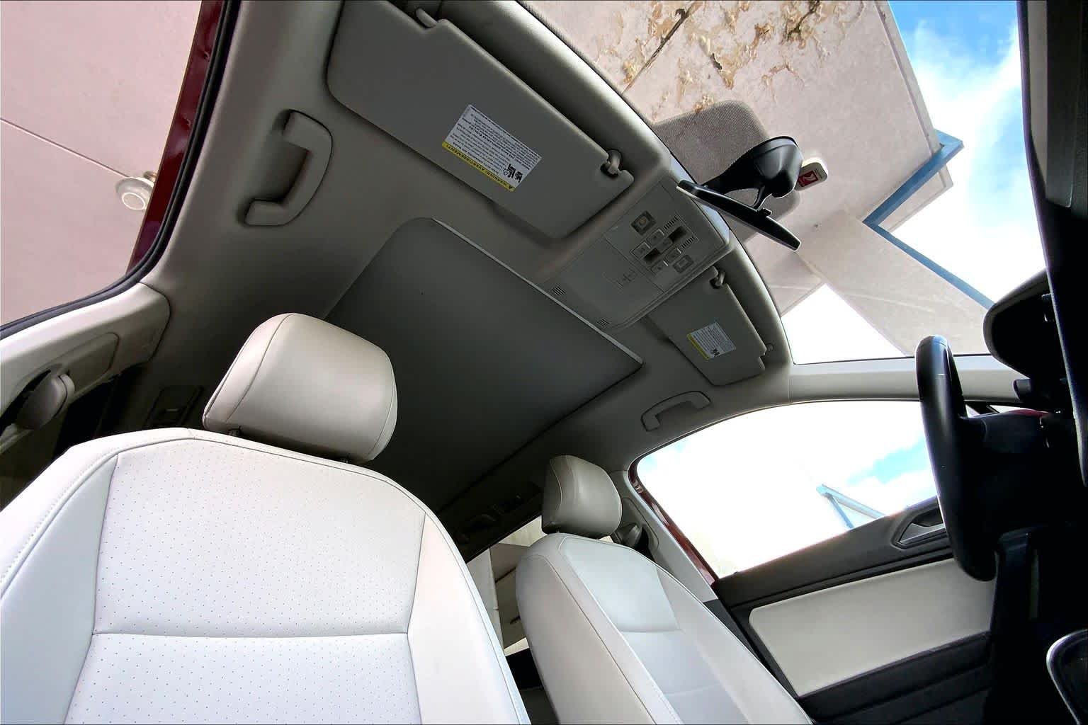 Used 2019 Cardinal Red Metallic Volkswagen SE image 14