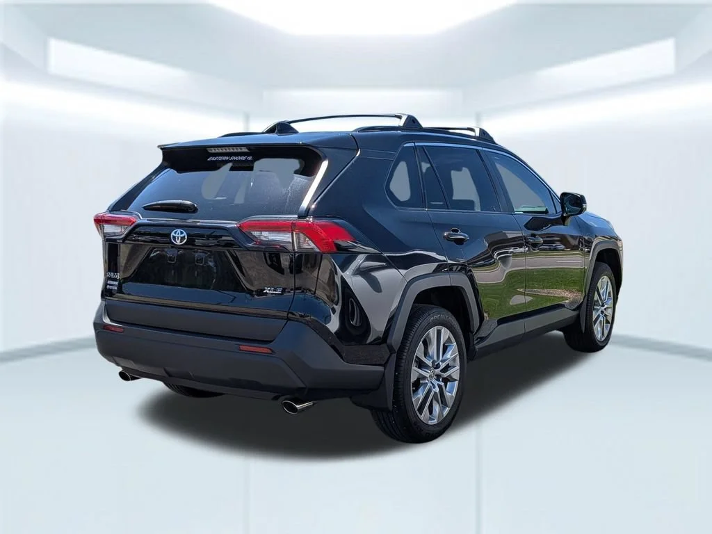 Used 2025 Black Toyota XLE Premium image 5