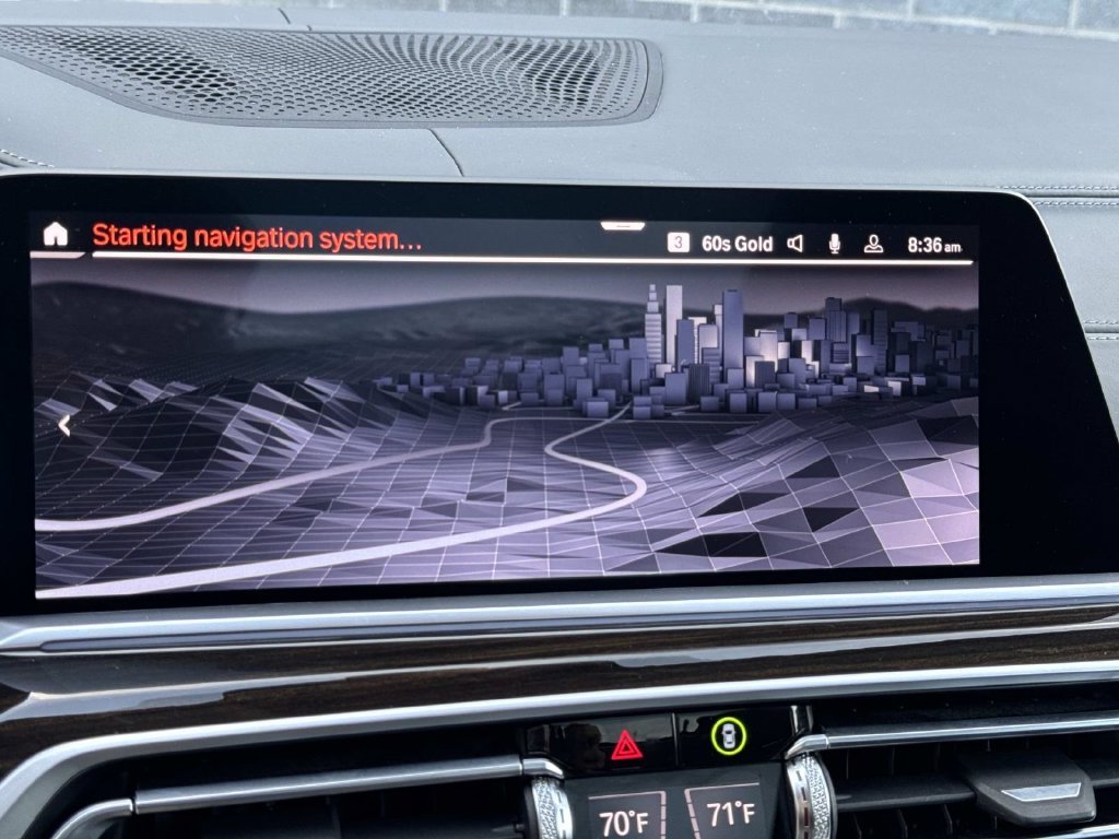 Used 2019 White Metallic BMW xDrive40i image 27