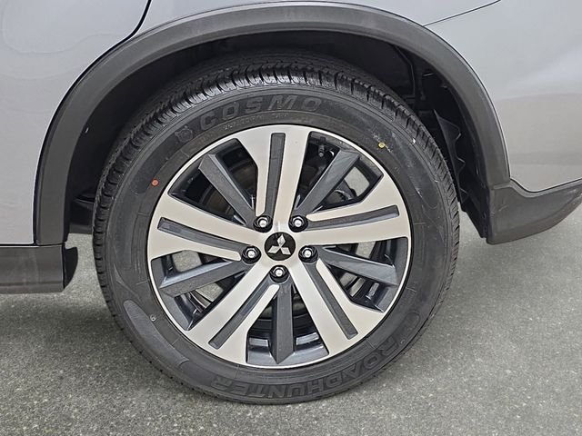 Used 2024 Gray Mitsubishi 2.0 ES image 32