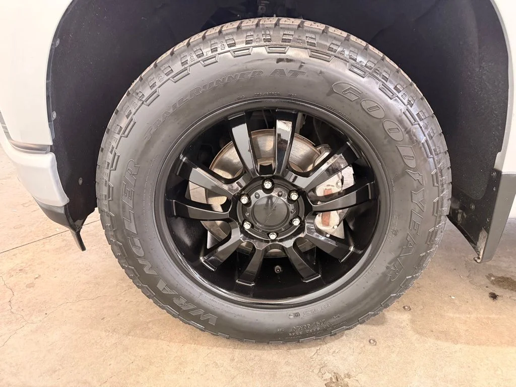 Used 2019 Silver Chevrolet Custom image 14
