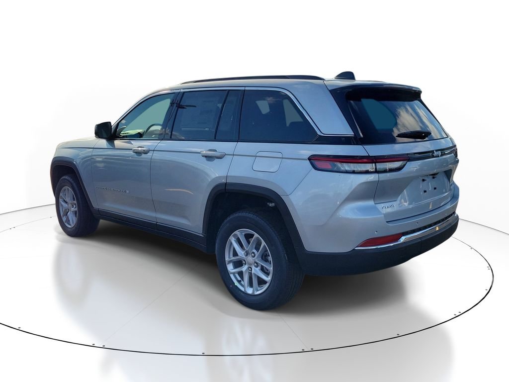 New 2026 Silver Zynith Jeep Laredo X image 3