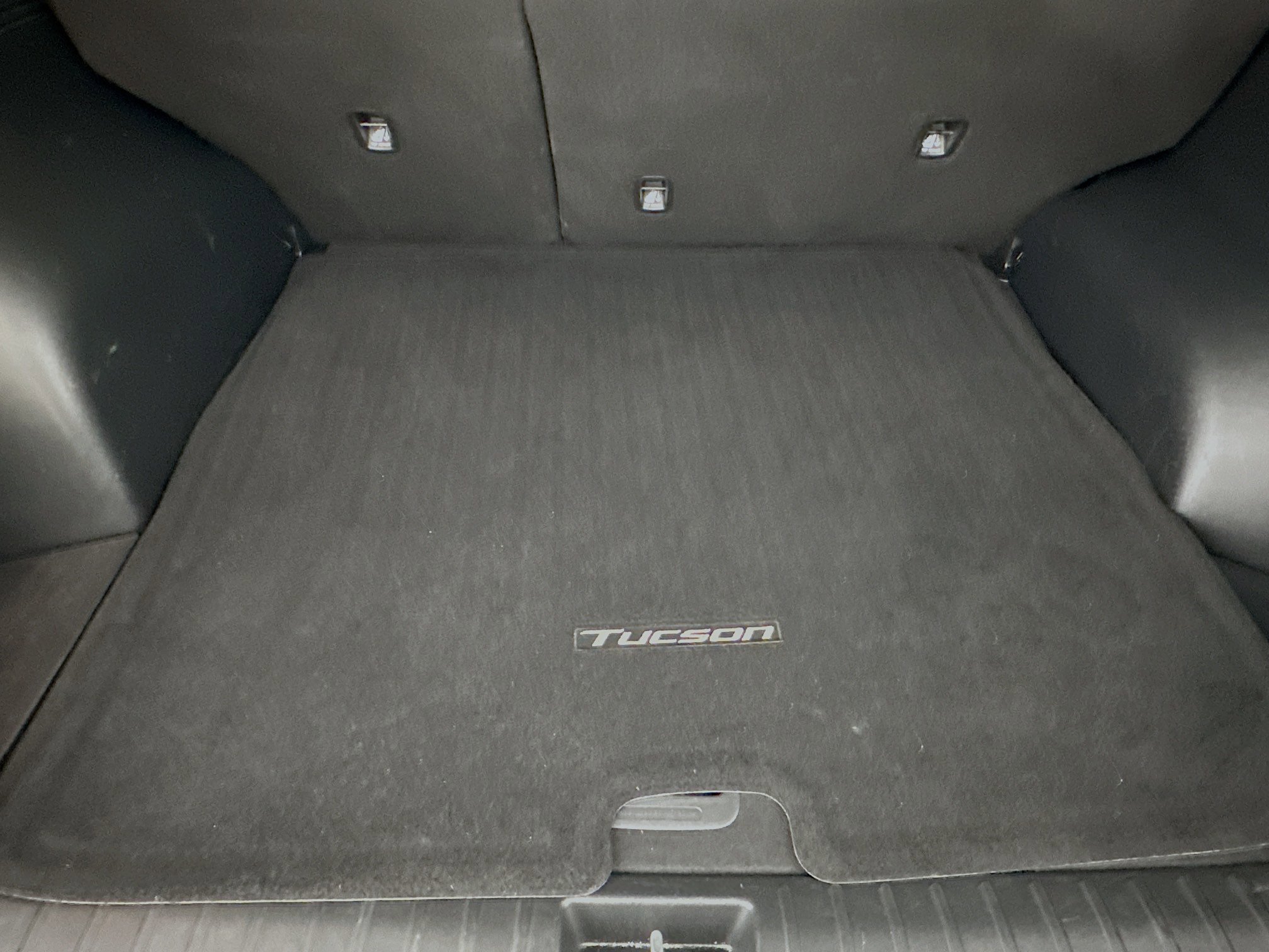 Used 2022 Quartz White Hyundai SE image 30