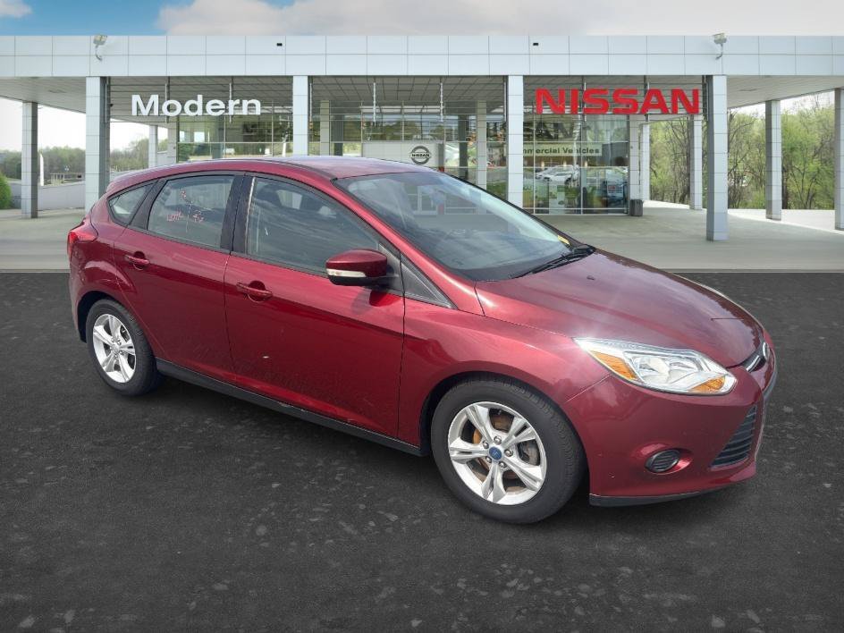 Used 2013 Ruby Red Metallic Tinted Clearcoat Ford SE image 7