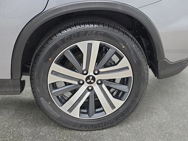 Used 2024 Gray Mitsubishi 2.0 ES image 32