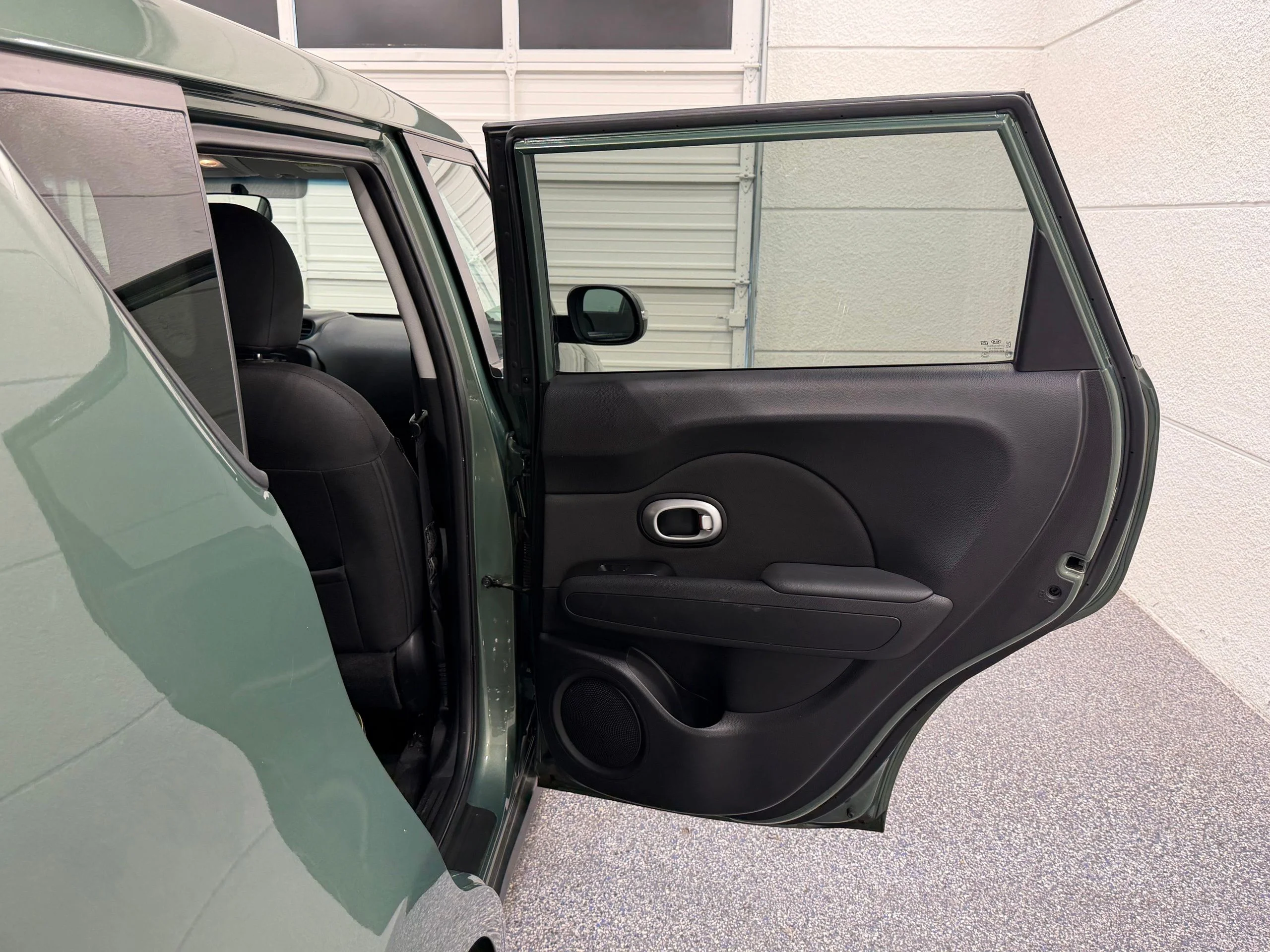 Used 2014 Green Kia Plus image 25