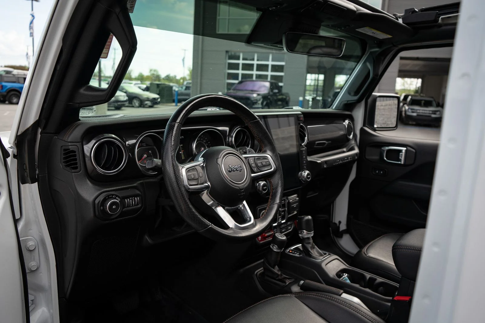 Used 2022 White Jeep Unlimited Rubicon 392 image 25
