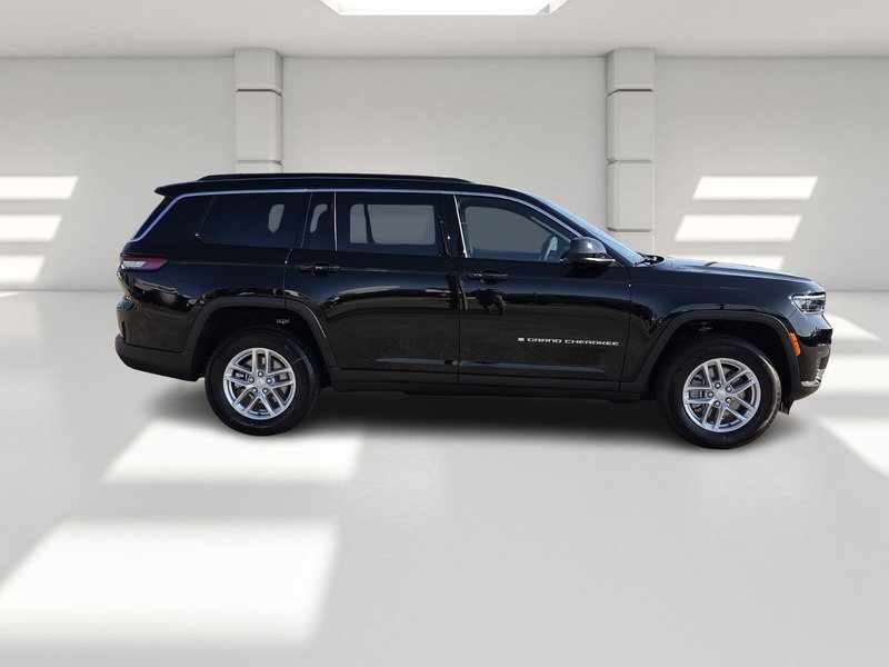 New 2026 Diamond Black Crystal Pearl-Coat Exterior Paint Jeep LAREDO 4X4 image 6