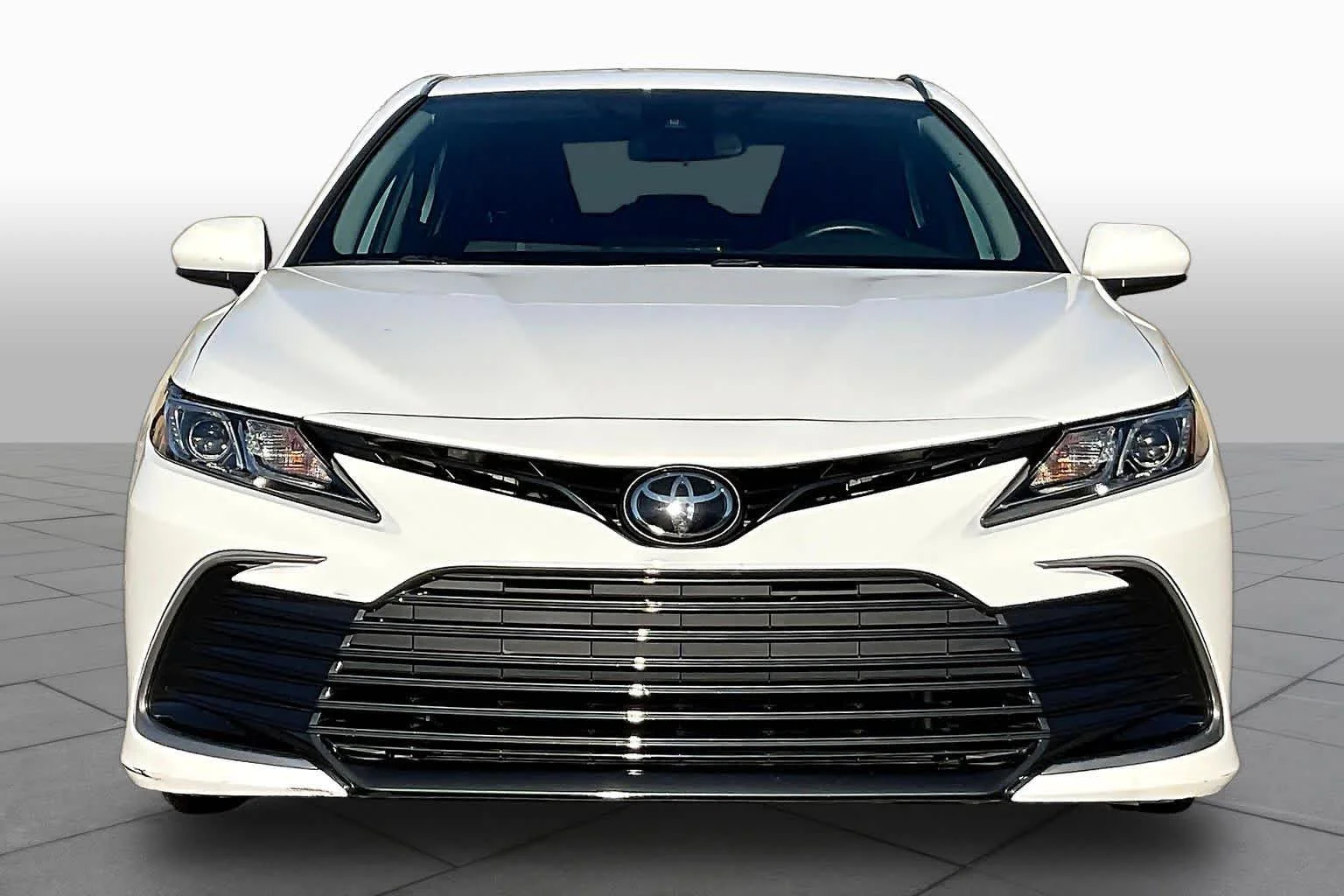 Used 2024 Ice Cap Toyota LE image 4