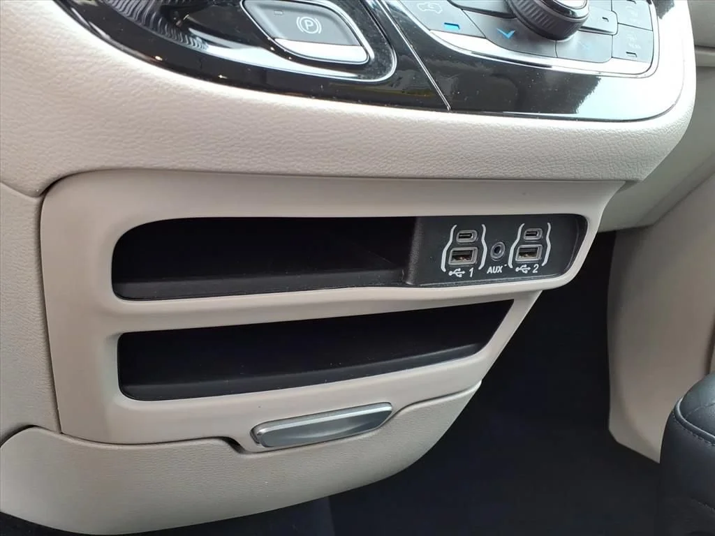 Used 2024 White Chrysler Touring L image 11