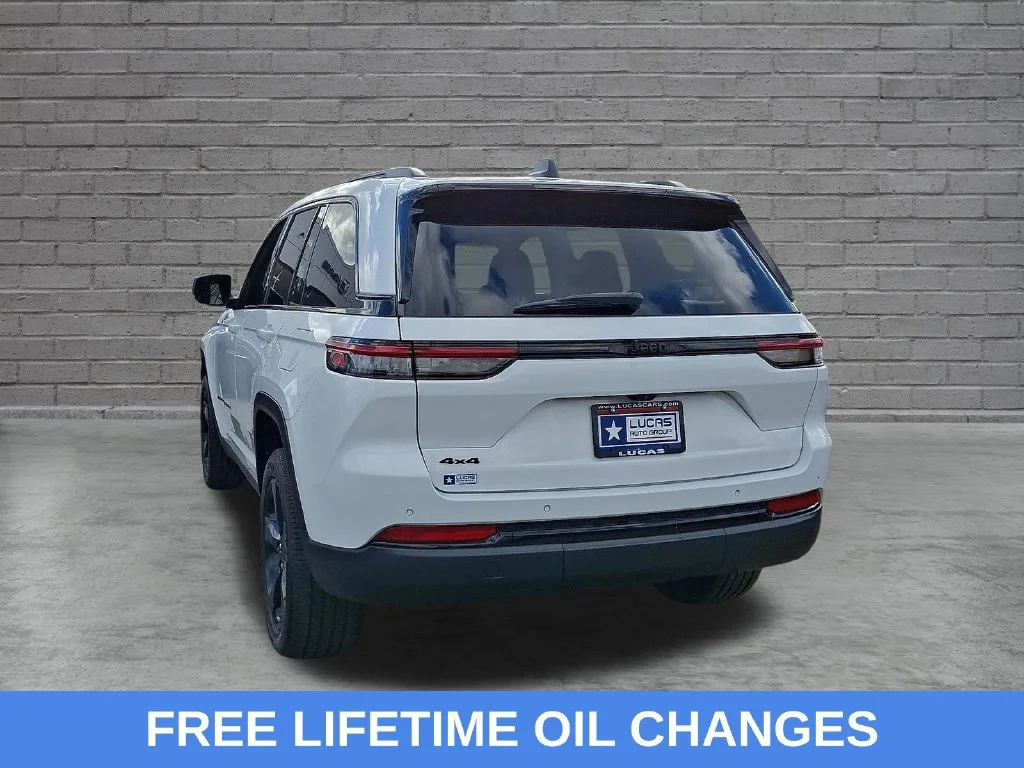 Used 2023 Bright White Clearcoat Jeep Altitude X image 9