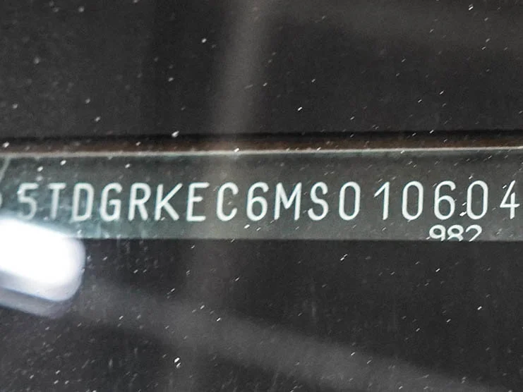 Used 2021  Toyota LE image 34