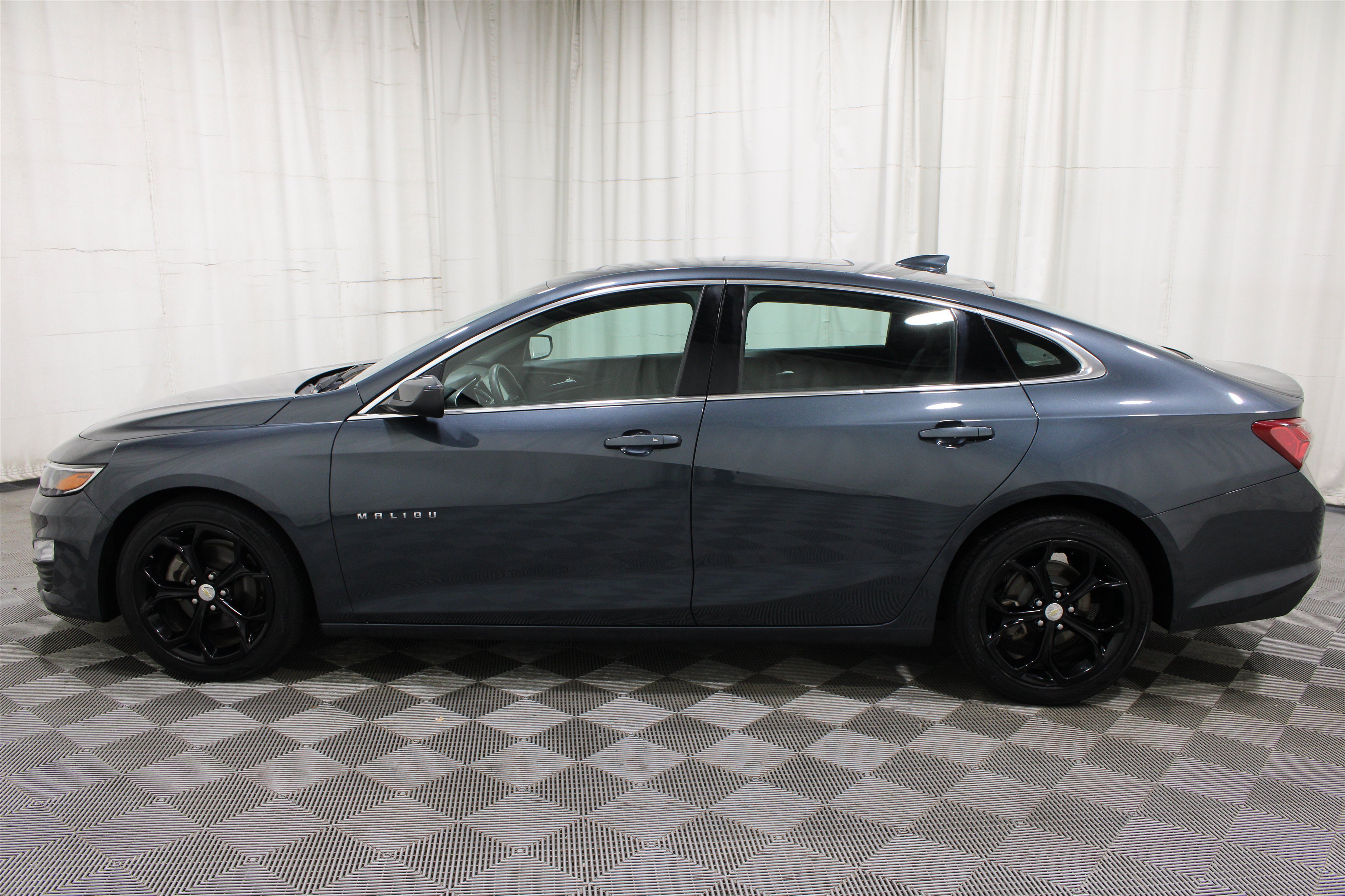 Used 2020 Shadow Gray Metallic Chevrolet LT image 34