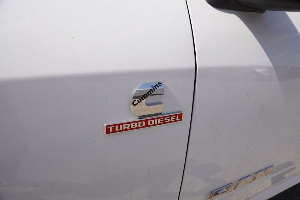New 2026 Bright White Clear-Coat Exterior Paint RAM Laramie image 8