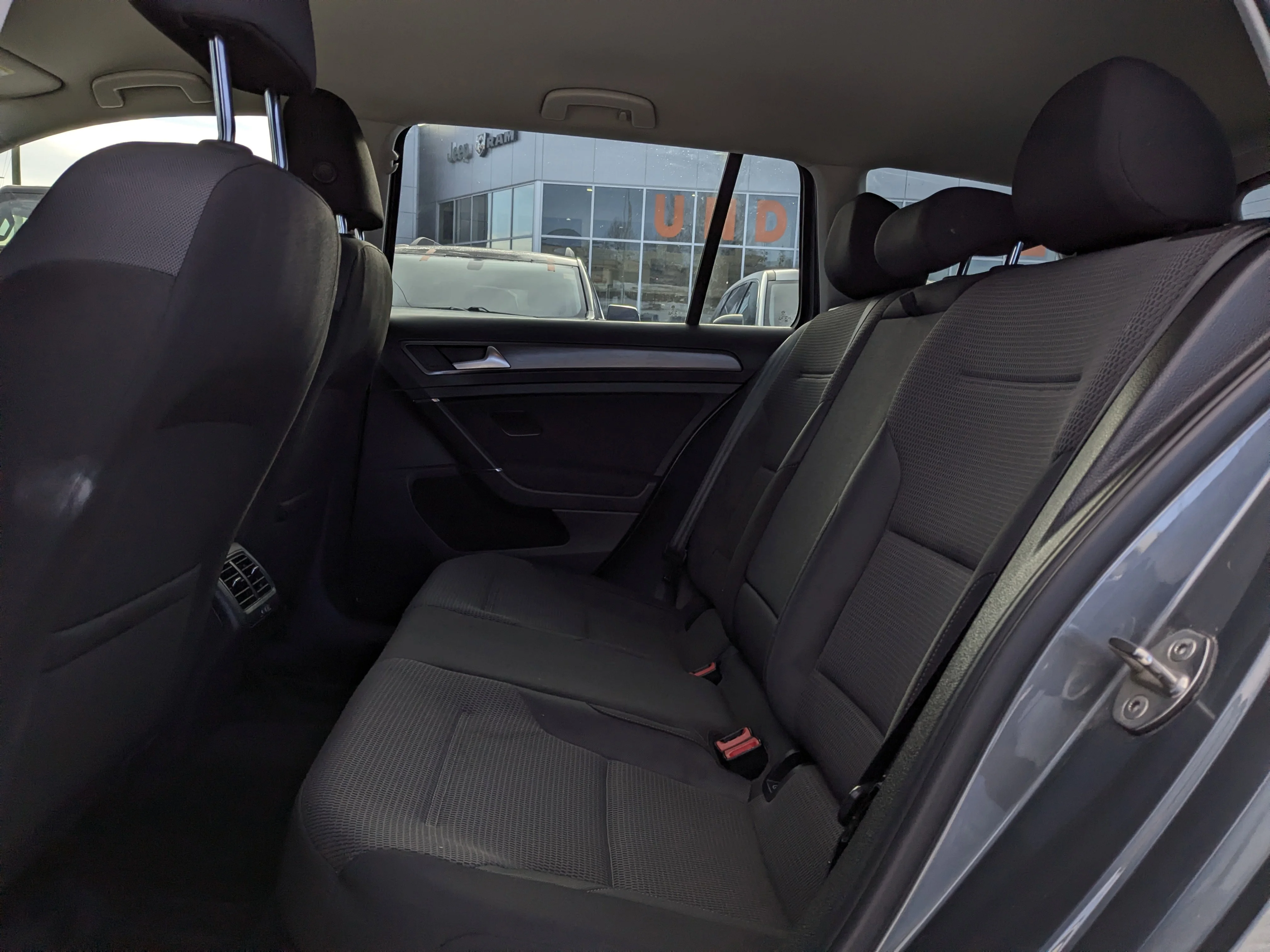 Used 2019 Grey Volkswagen Comfortline image 27