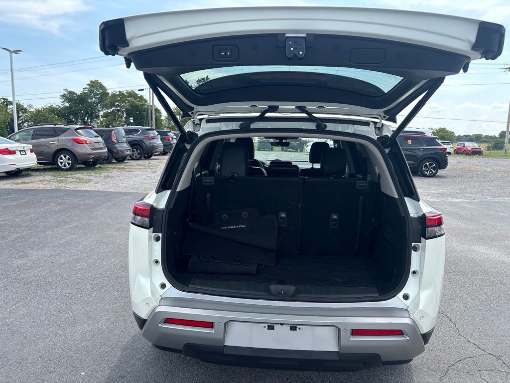 Used 2023 White Nissan SL image 8