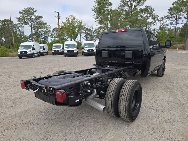 New 2026 Diamond Black Crystal Pearl-Coat Exterior Paint RAM Tradesman image 4