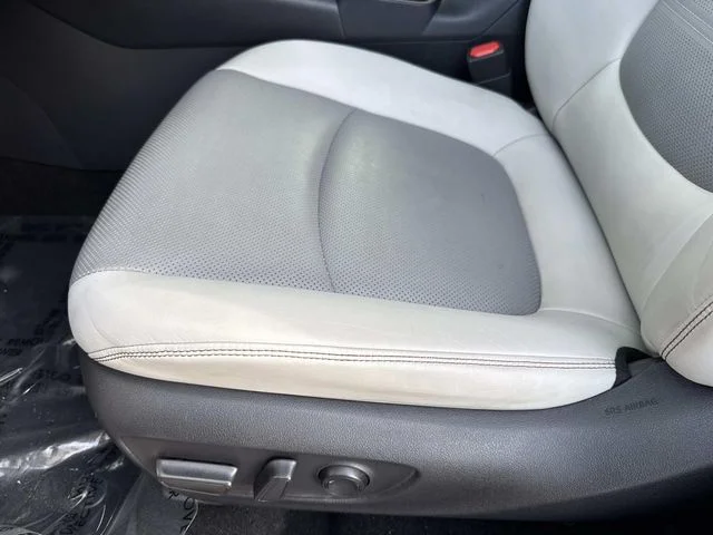 Used 2019  Toyota Limited image 27