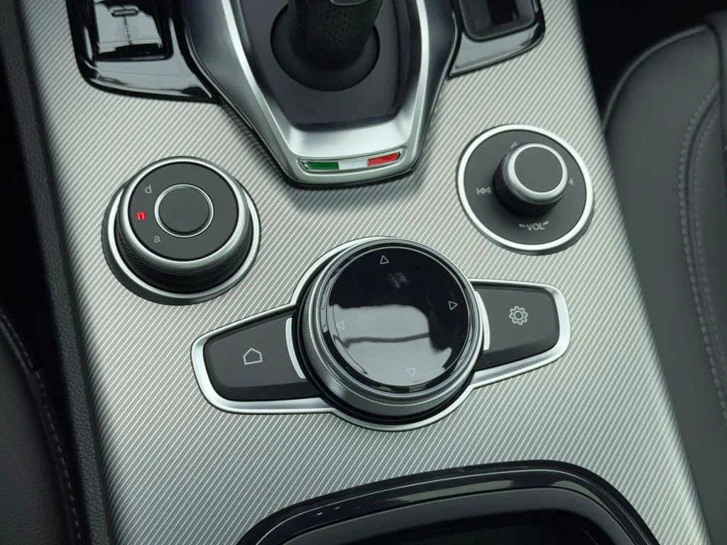 New 2025 Blue Alfa Romeo Base image 28