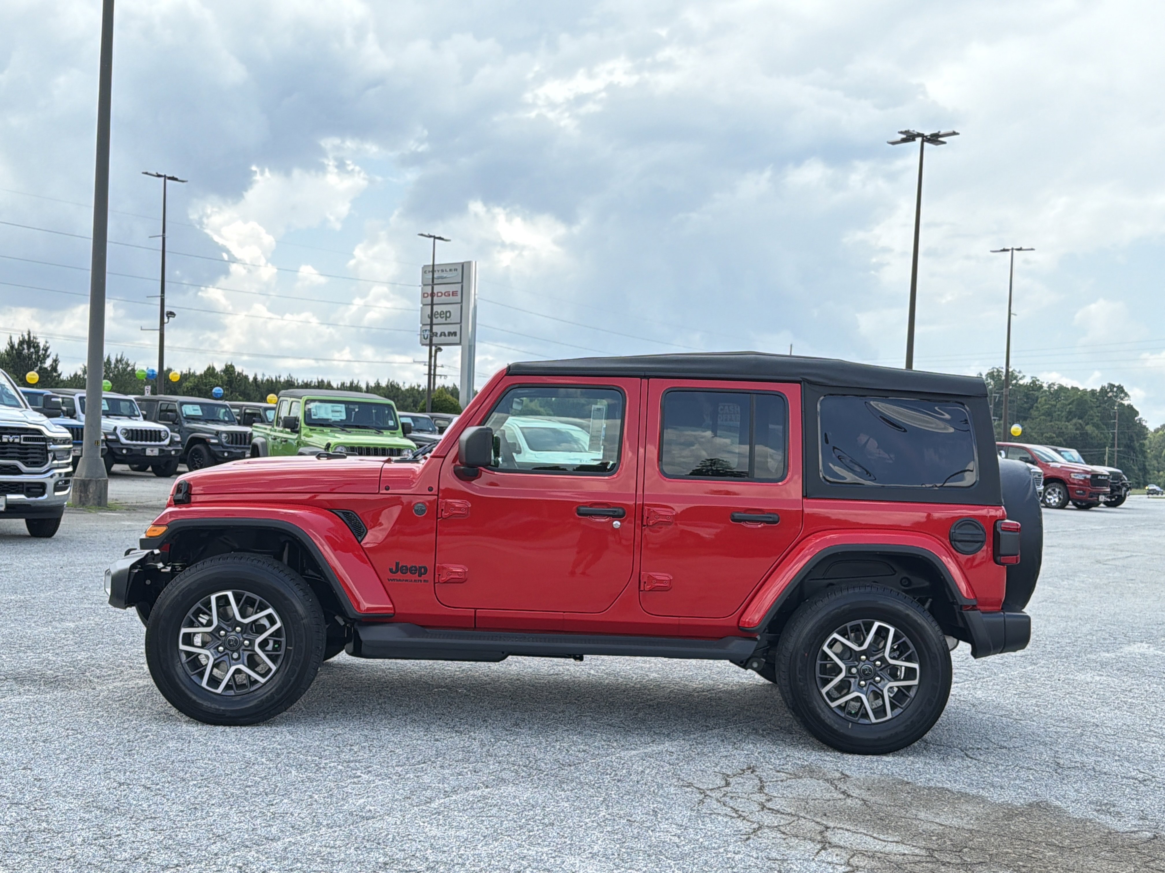 New 2026 Firecracker Red Clear-Coat Exterior Paint Jeep Sahara image 5