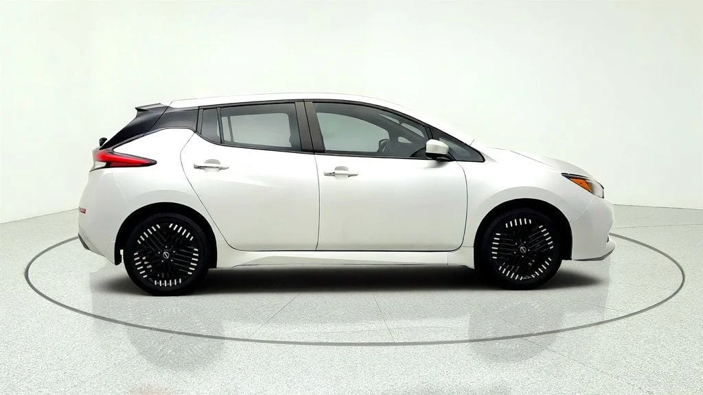 Used 2023 Brilliant Silver Metallic Nissan SV PLUS Hatchback w/ 212-Mile Range & ProPILOT Assist image 4