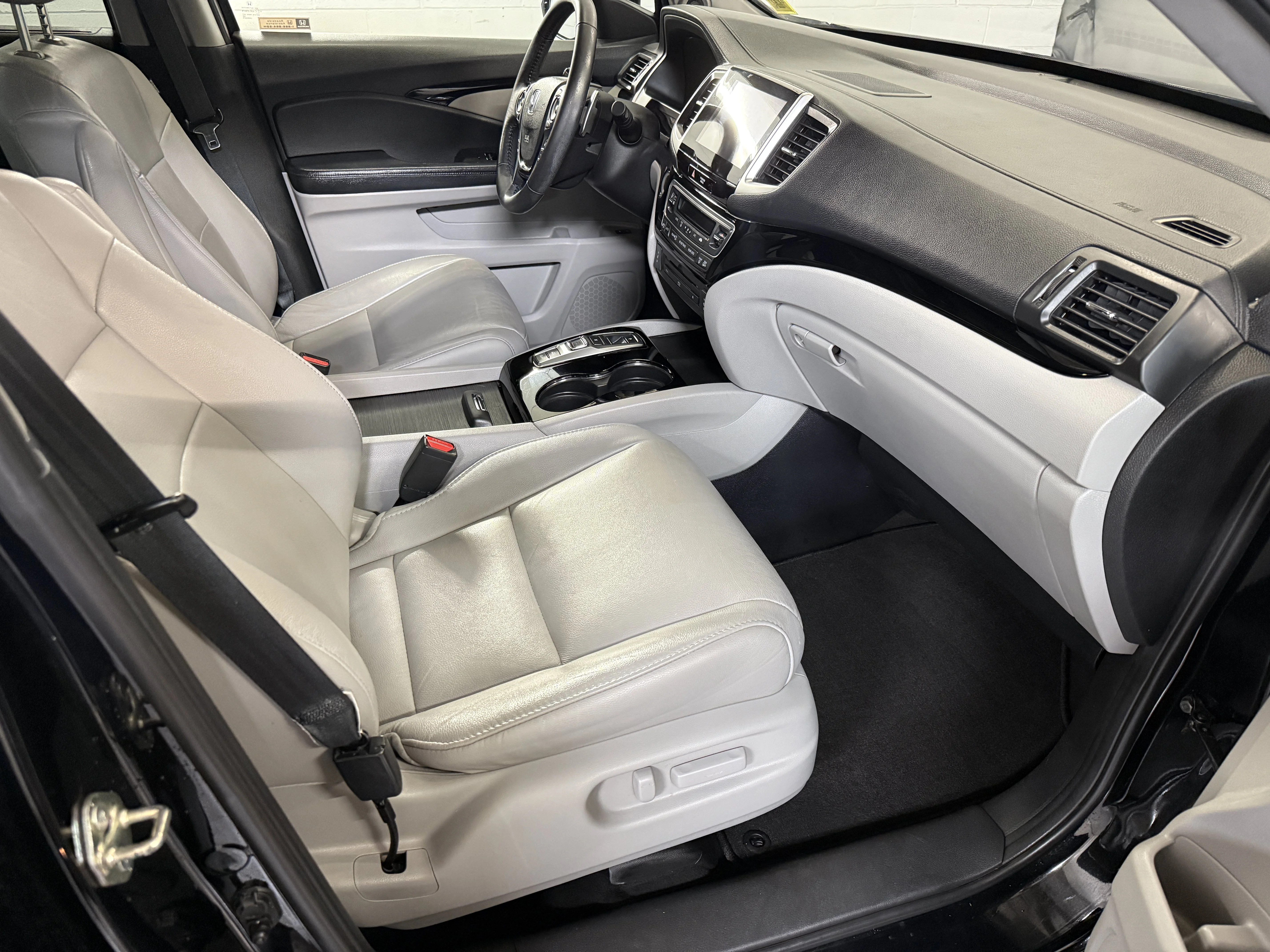 Certified Used 2018 Crystal Black Pearl Honda Touring image 25