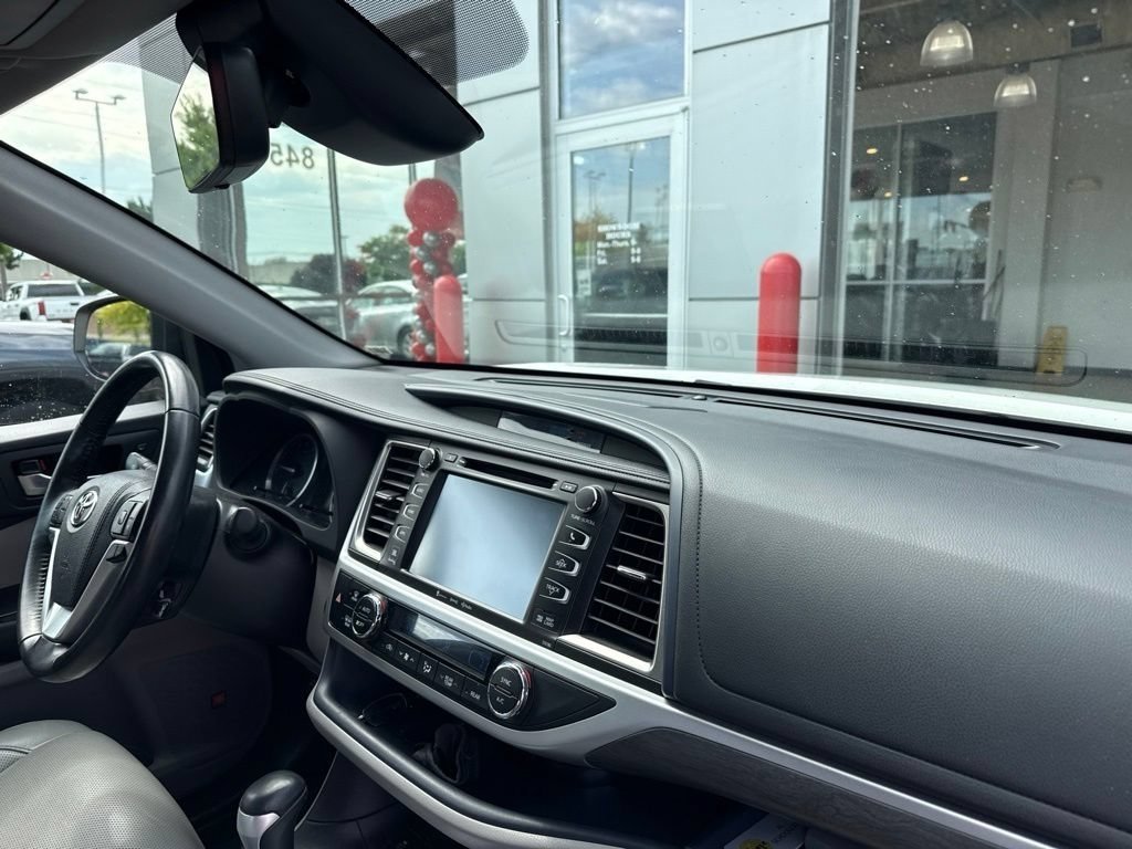 Used 2018 Blizzard Pearl Toyota Limited image 18