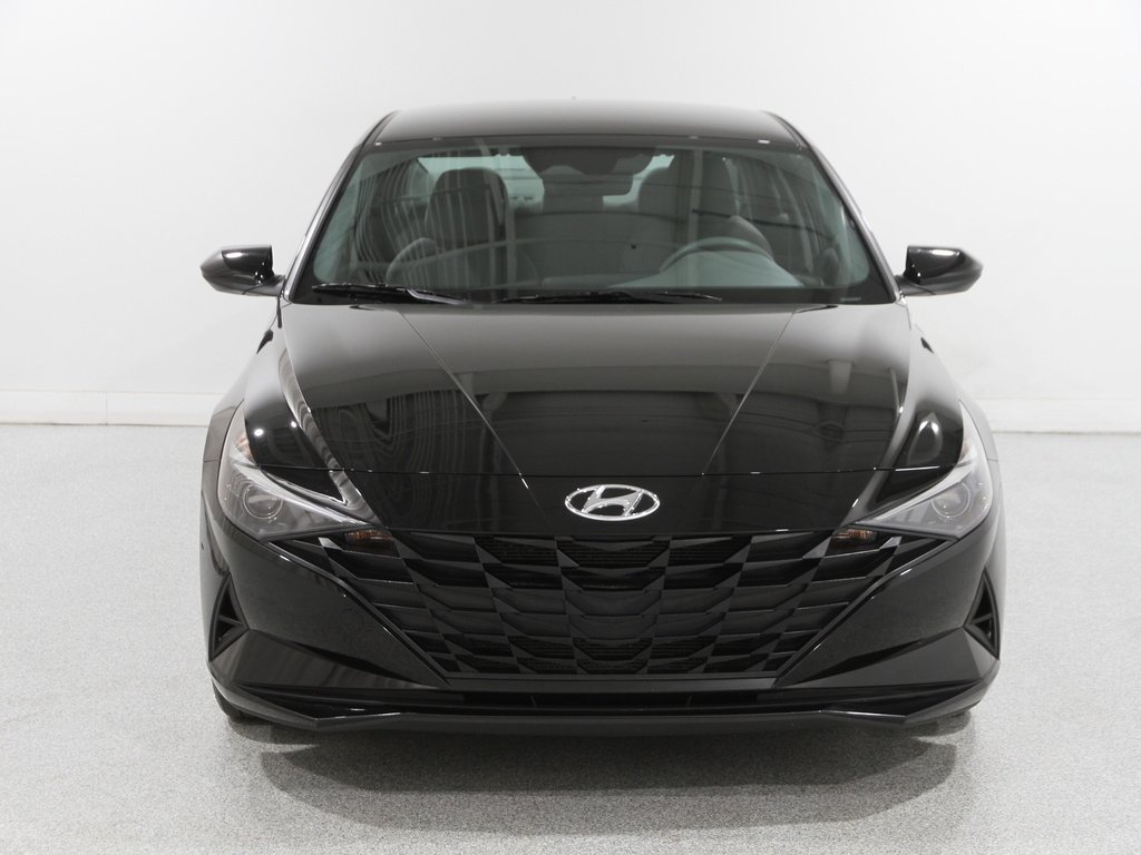 2023 Hyundai Elantra SEL photo 2