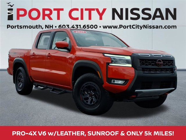2025 Nissan Frontier PRO-4X v6 premium W/LEATHER, SUNROOF & ONLY 5k MILES!
