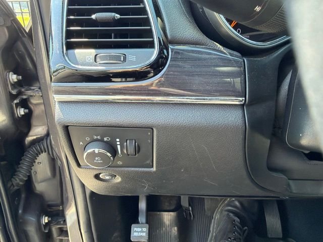 Used 2021 Crystal Metallic Jeep Overland image 16